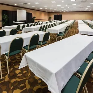 Hotel Ramada Plaza And Conference Center
